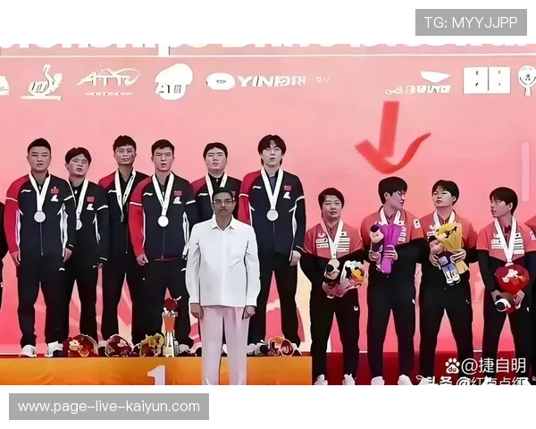 举重选手坚持完成动作引网友泪目